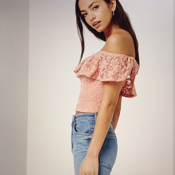 💝NEW!! FLOUNCE LACE OFFTHE-SHOULDER CROP TOP - Picture 2 of 8